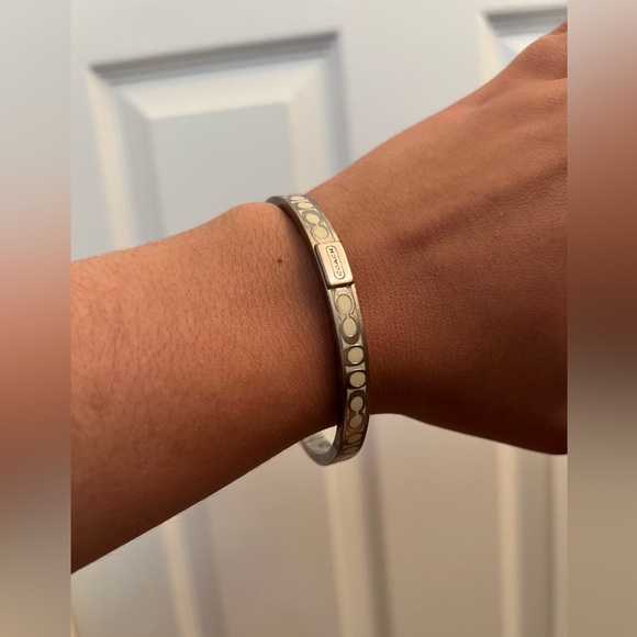 Vintage Coach Silver Signature C's Logo Embossed Single Row Bangle Bracelet - Picture 6 of 7